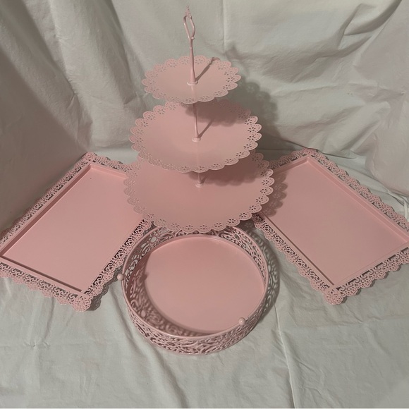 Amazon Other - Metal cupcake serving set (4) NWT